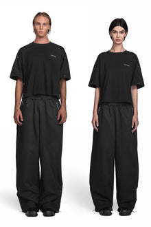 "ATLAS" Boxy T-Shirt Cropped Fit mit Chrom-Schraubnieten in Schwarz