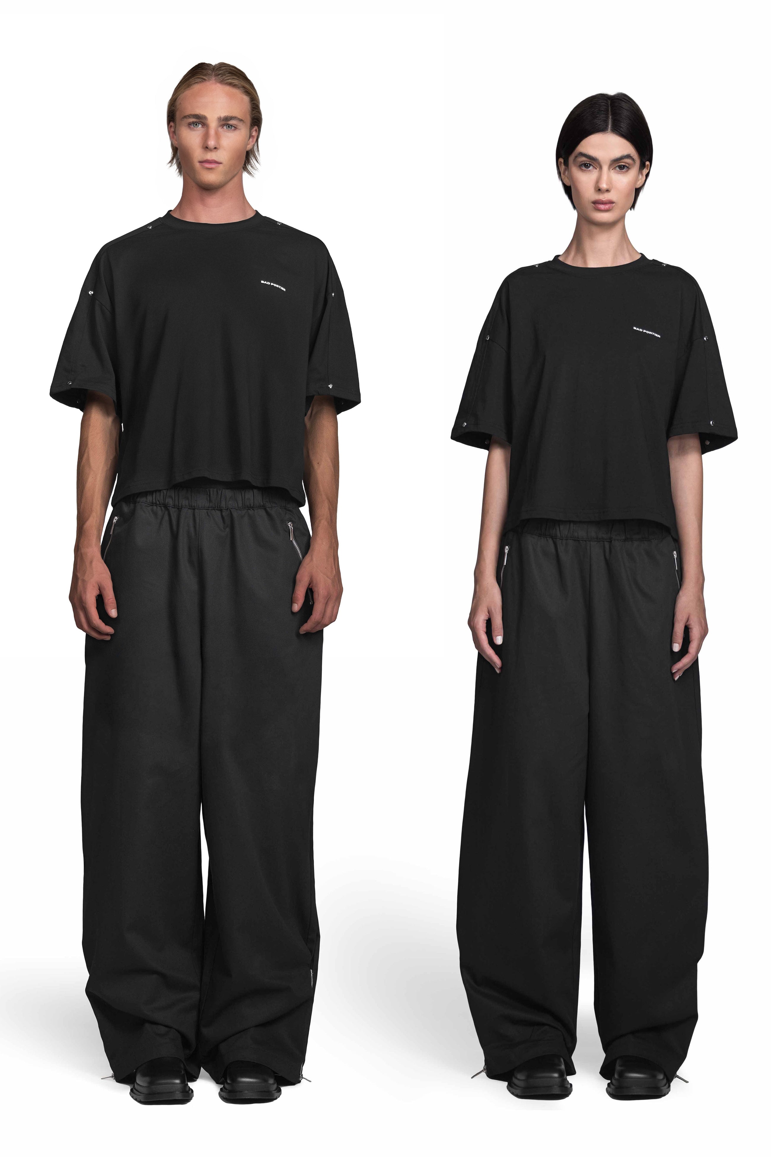 "ATLAS" Boxy T-Shirt Cropped Fit mit Chrom-Schraubnieten in Schwarz