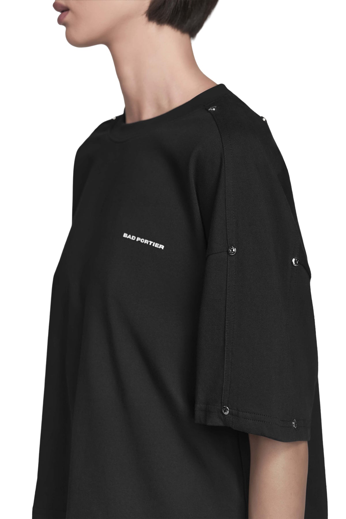 "ATLAS" Boxy T-Shirt Cropped Fit mit Chrom-Schraubnieten in Schwarz