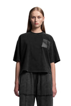 "CROPPED PATCH" T-Shirt Cropped Boxy in Washed Black