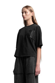 "CROPPED PATCH" T-Shirt Cropped Boxy in Washed Black