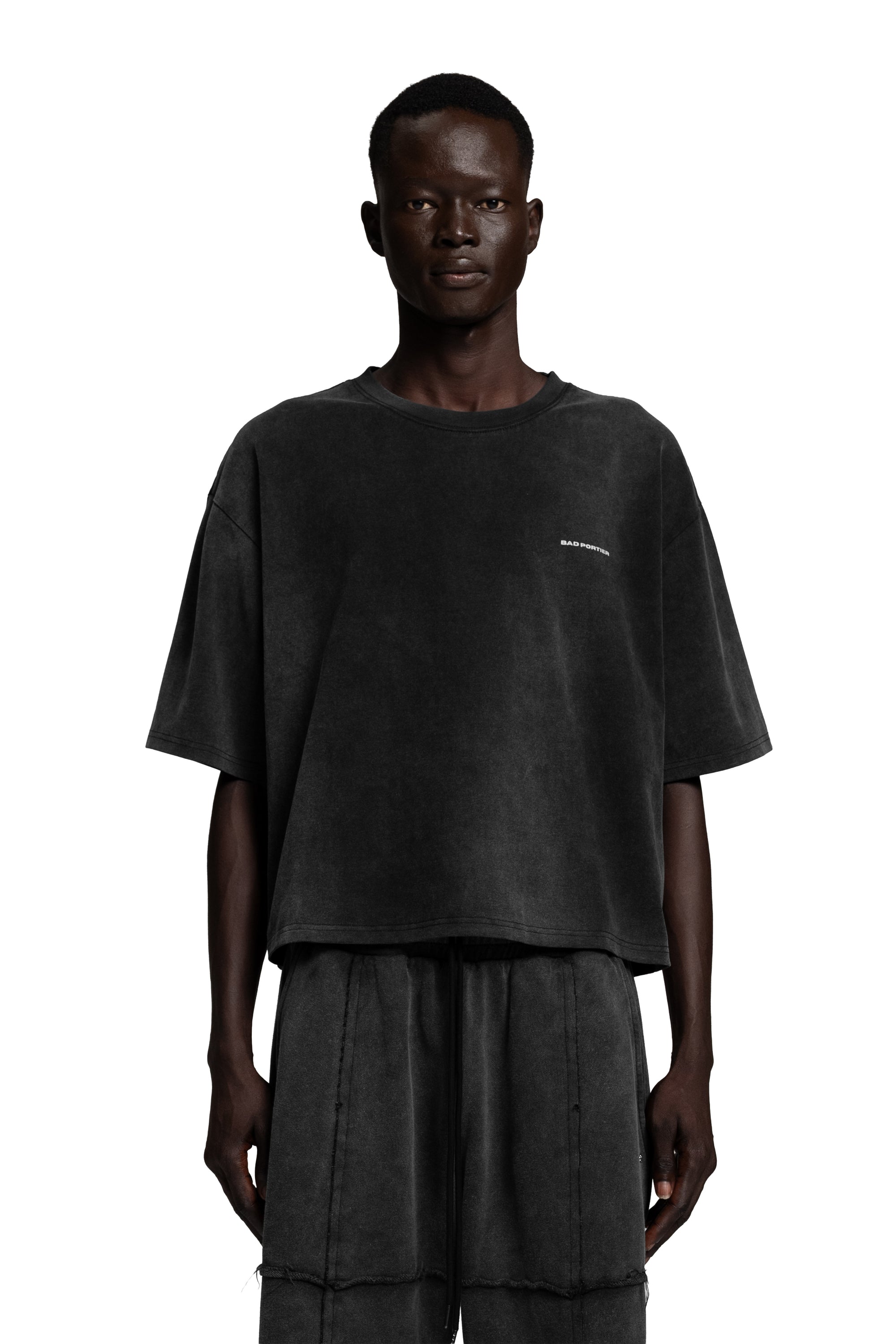 "SCREWED & NUTS" T-Shirt Cropped Oversized in Acid-Washed Black