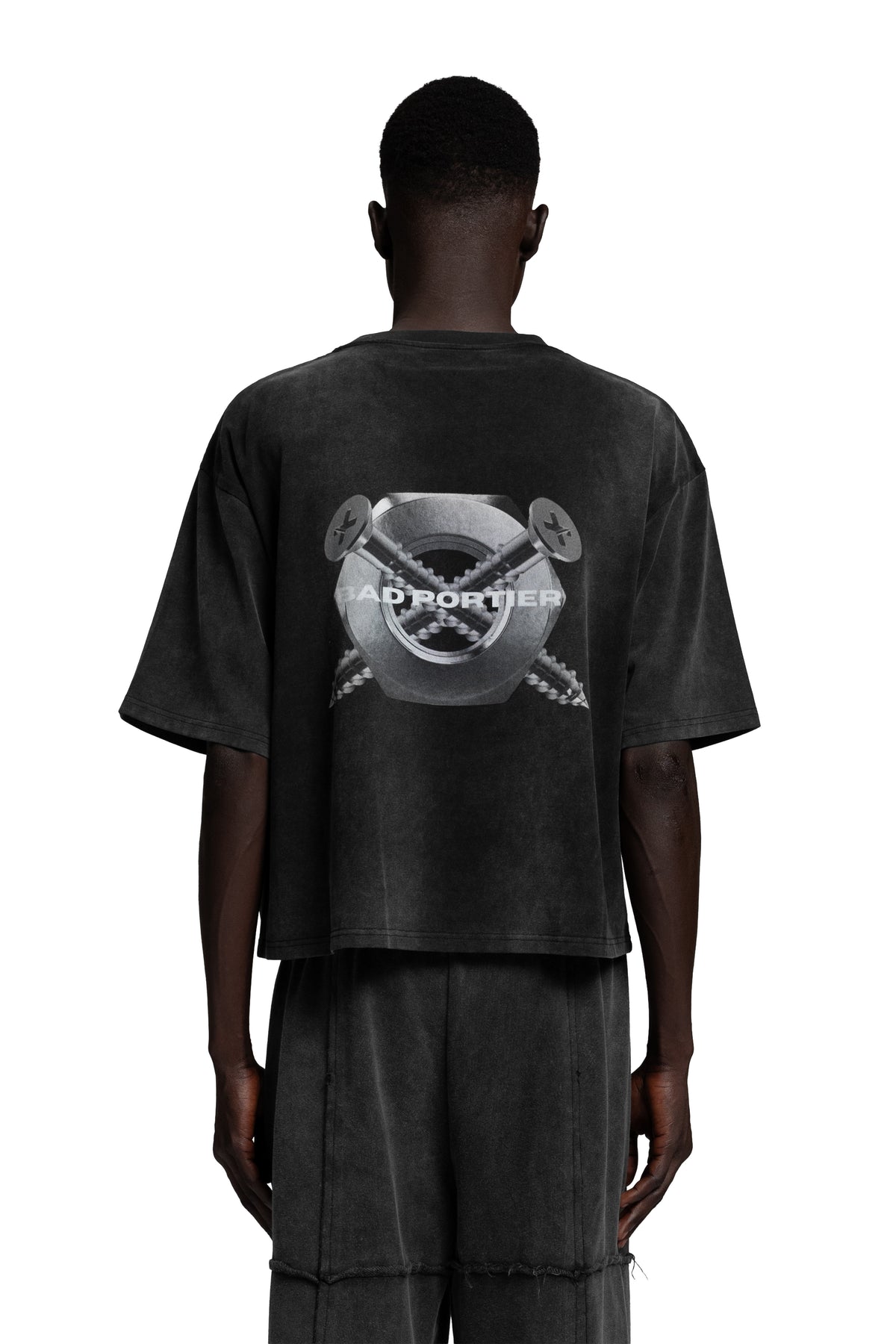 "SCREWED & NUTS" T-Shirt Cropped Oversized in Acid-Washed Black