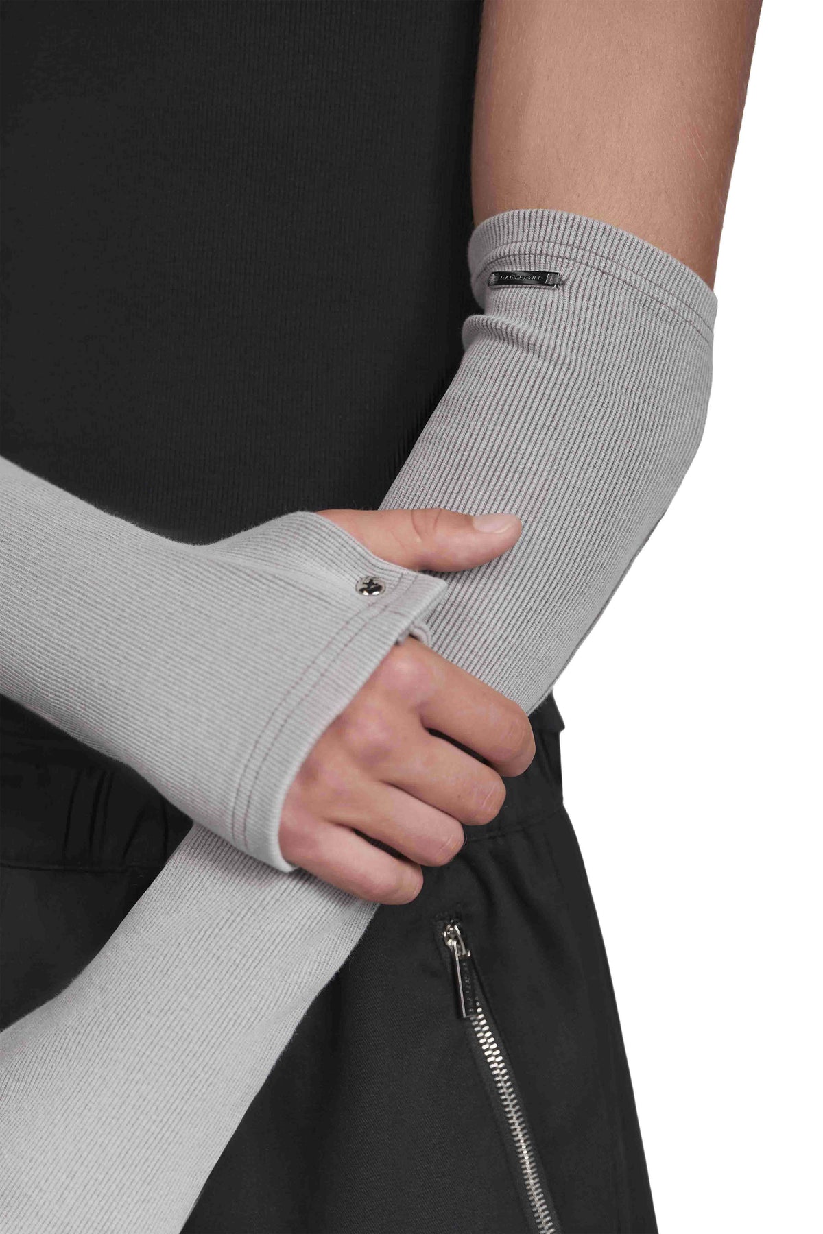 "RADIUS" Arm Warmers mit Chrom-Schraubnieten in Grau