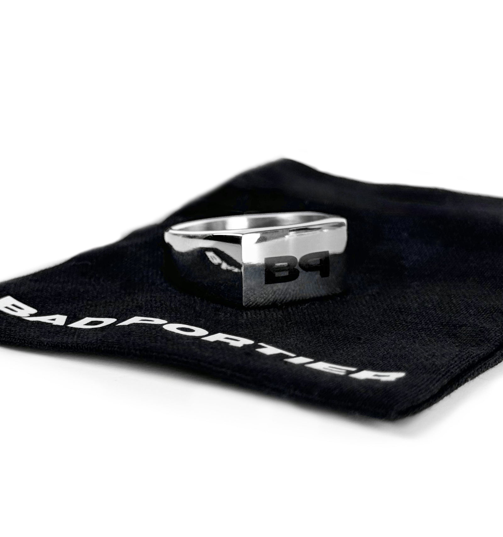 "SIGNATURE" Signet Ring aus Edelstahl mit BP-Monogramm