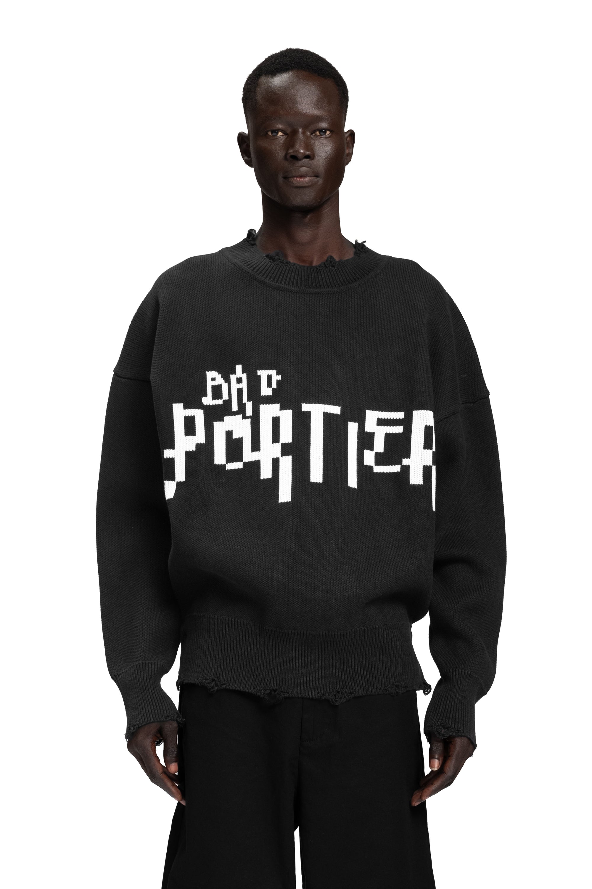 "CYBER ATTACK" Sweater Knit Distressed in Schwarz