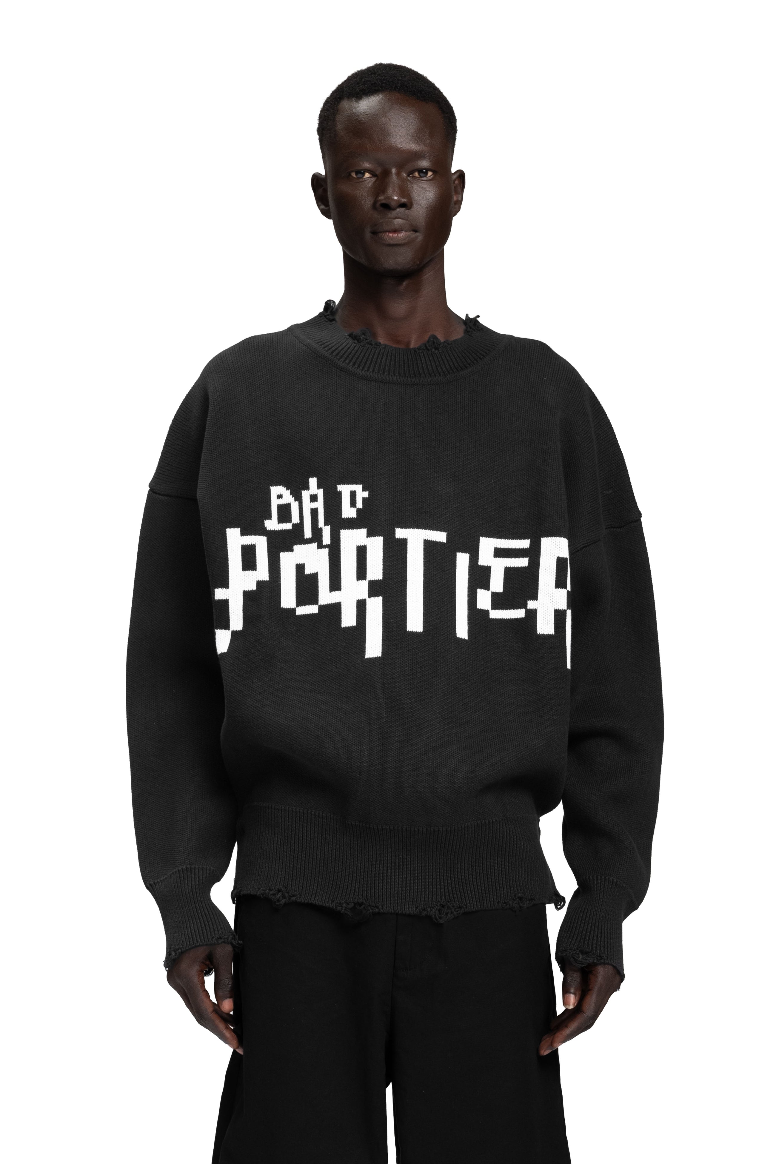 "CYBER ATTACK" Sweater Knit Distressed in Schwarz