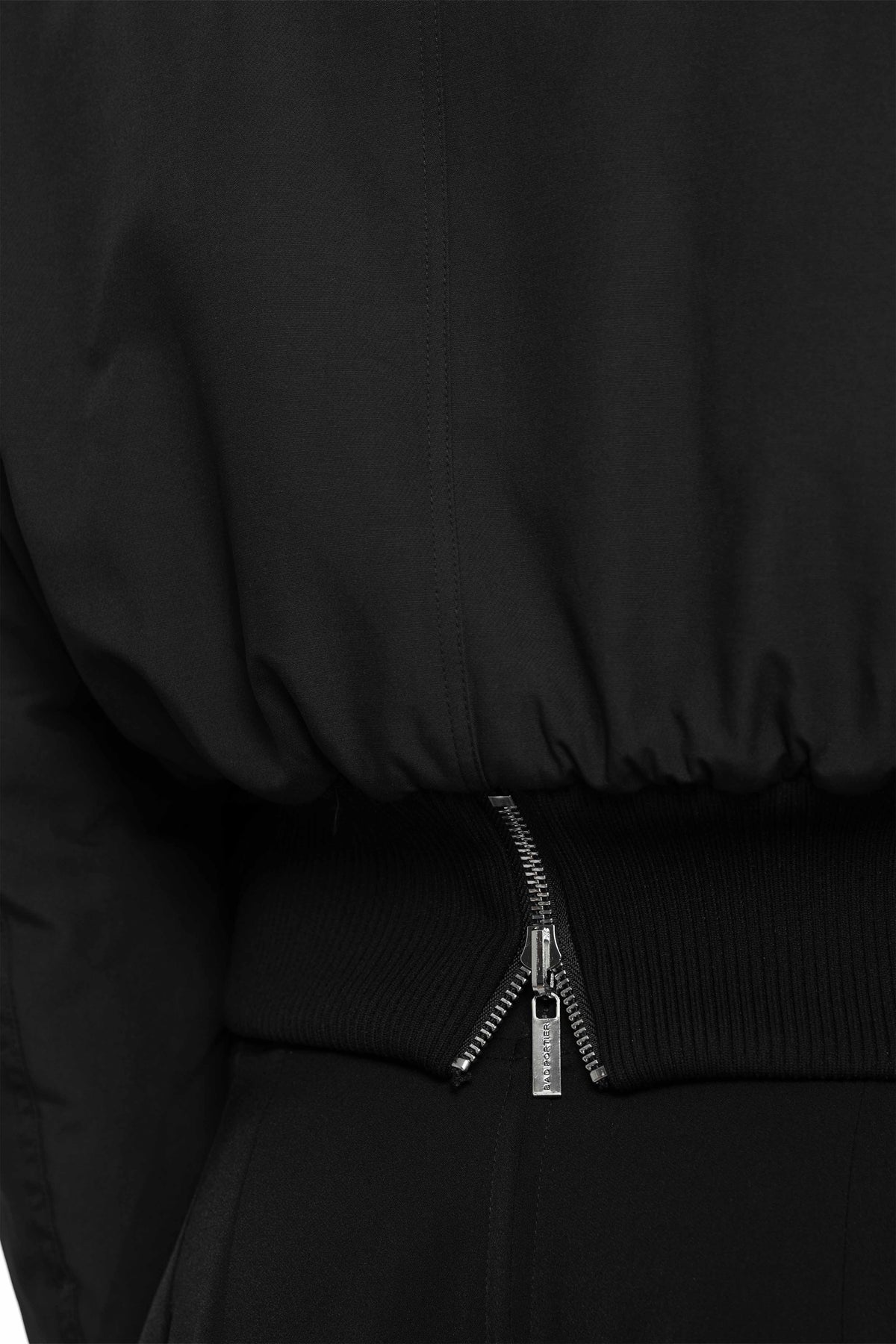 „CARBON“ Reversible Bomberjacke aus Twill und Satin in Schwarz