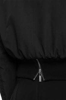 „CARBON“ Reversible Bomberjacke aus Twill und Satin in Schwarz