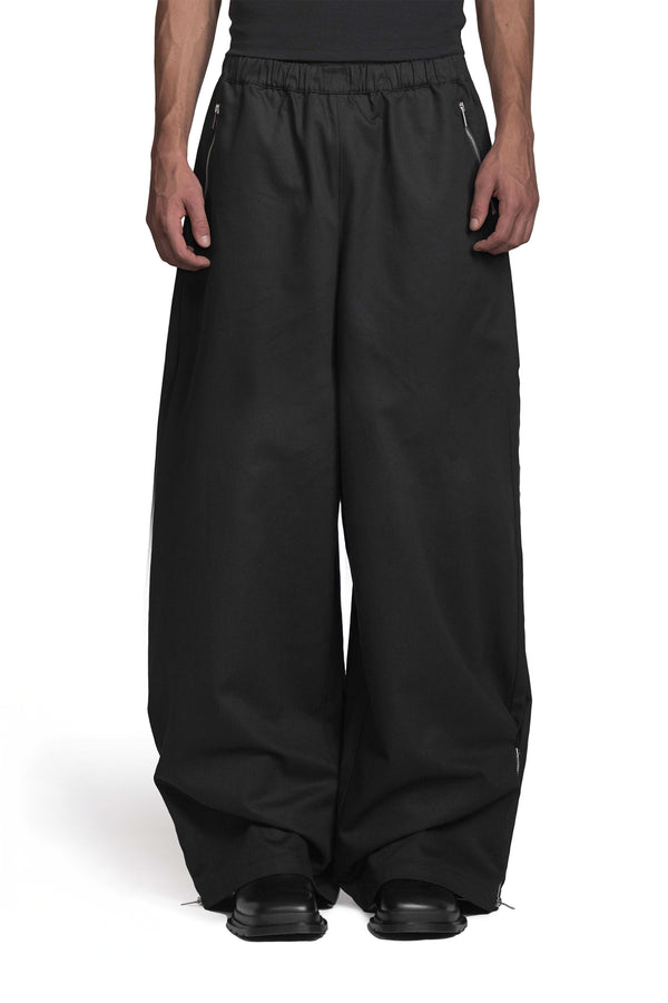 "FEMUR" Twill Pants Wide Leg Fit in Schwarz