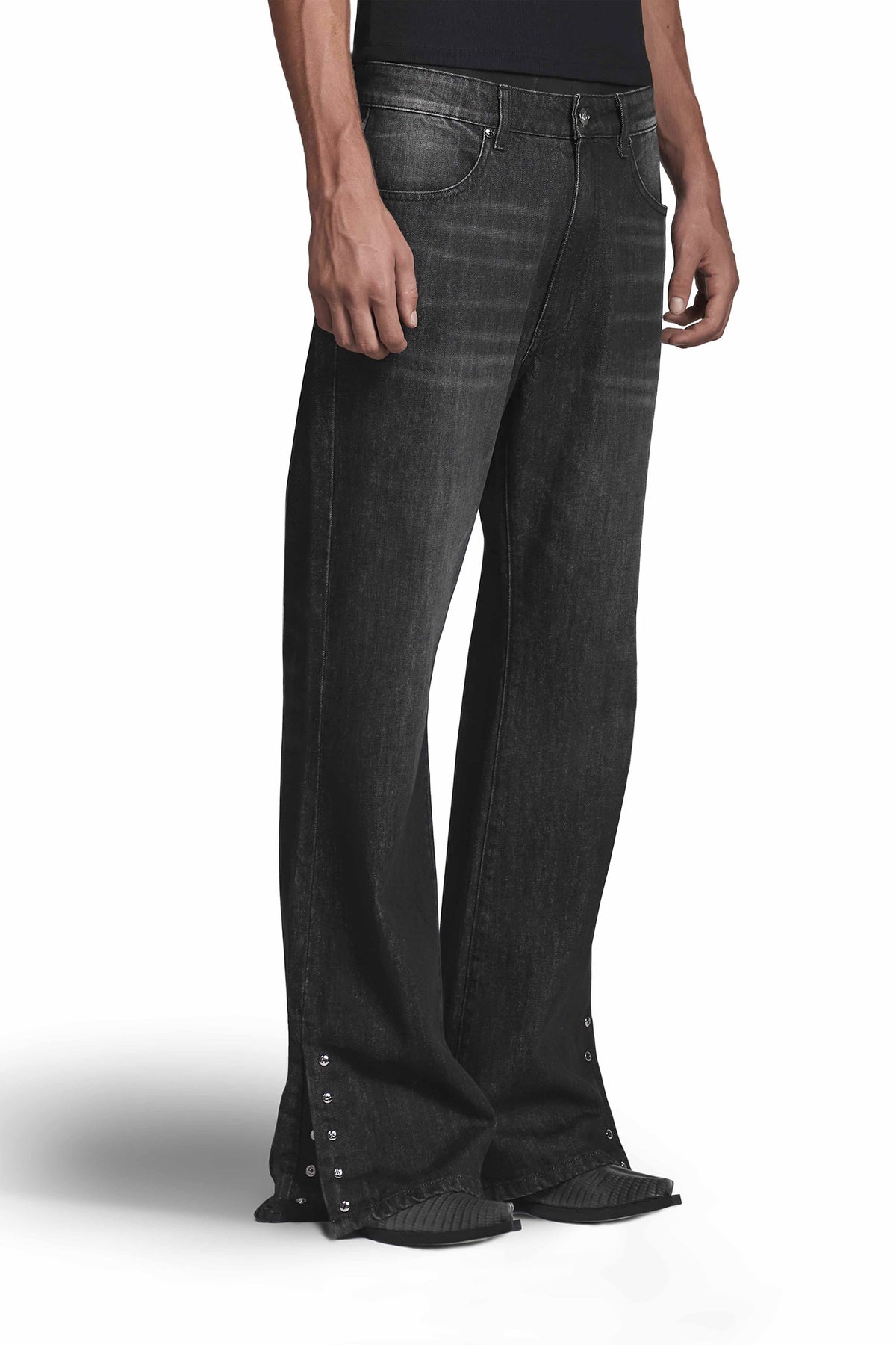 "PELVIS" Flared Jeans Mid Waist in Schwarz
