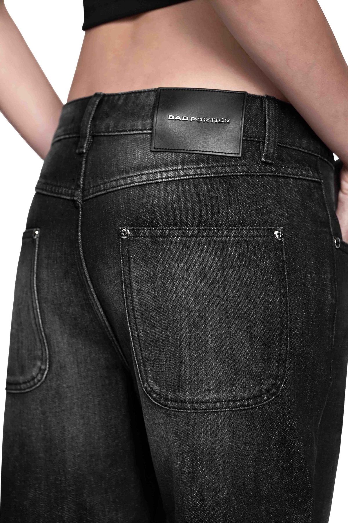 "PELVIS" Flared Jeans Mid Waist in Schwarz