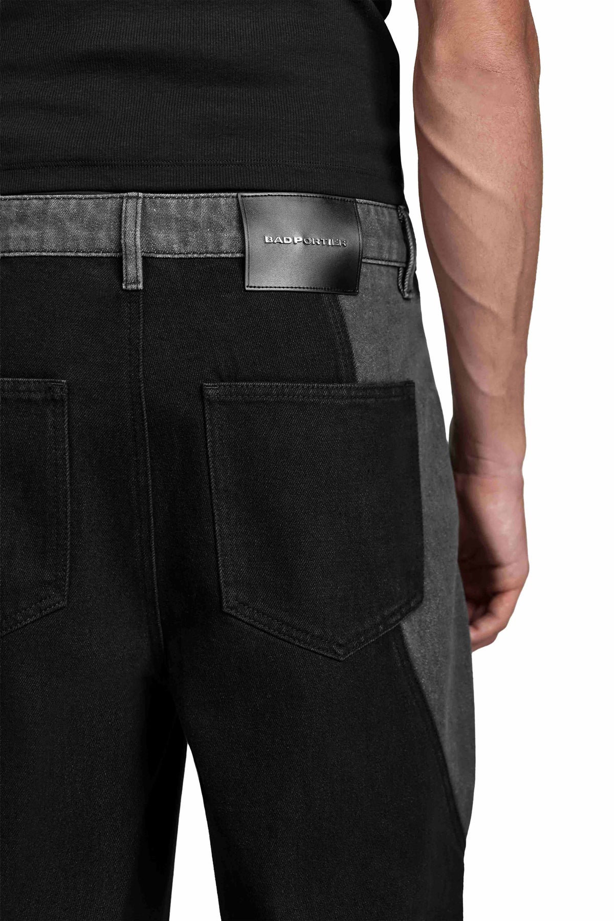 "ARMATURA" Denim Hose Mid Waist in Schwarz/Grau