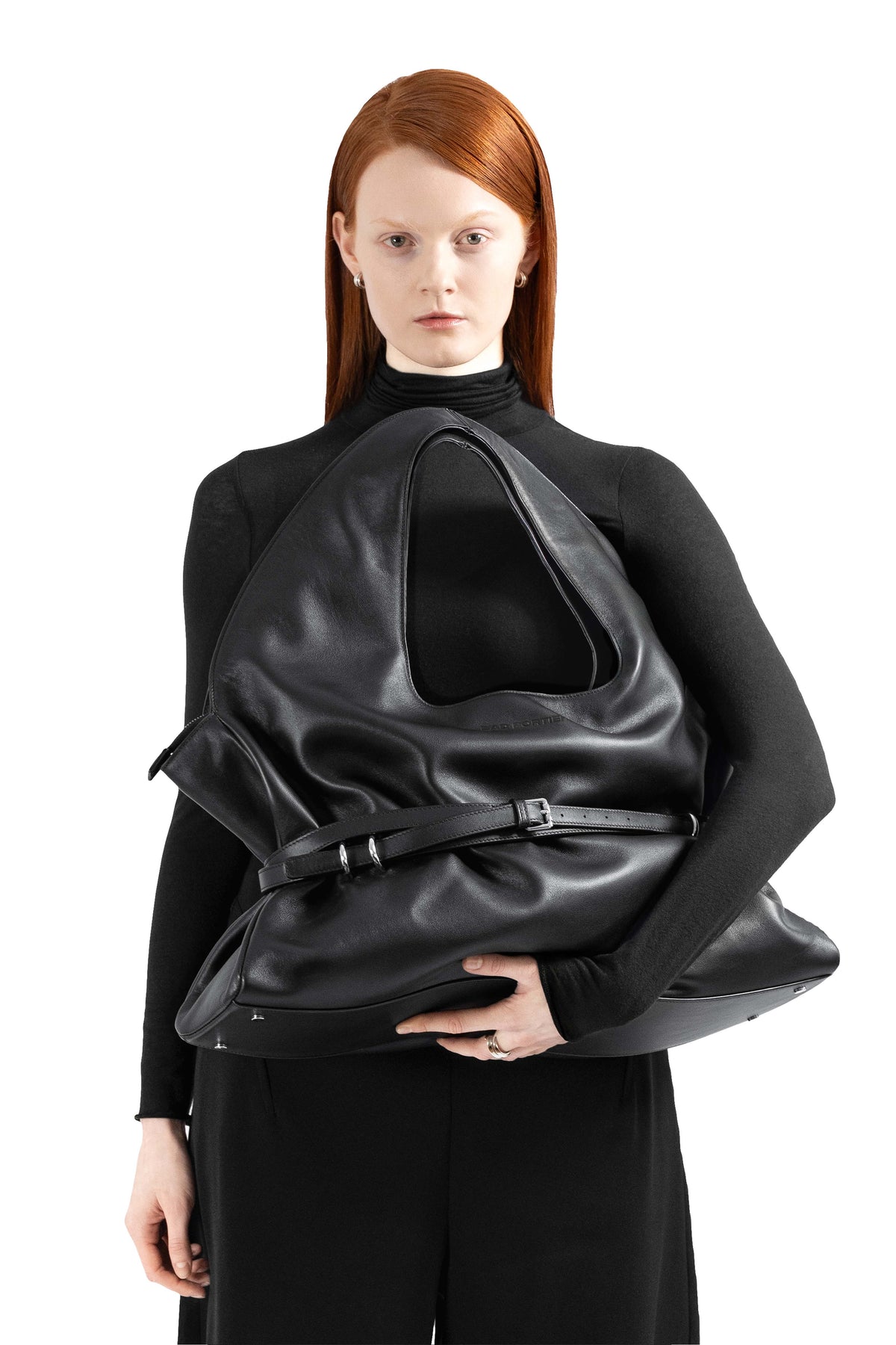 "STUNT" Belted Bag XXL aus Leder in Schwarz
