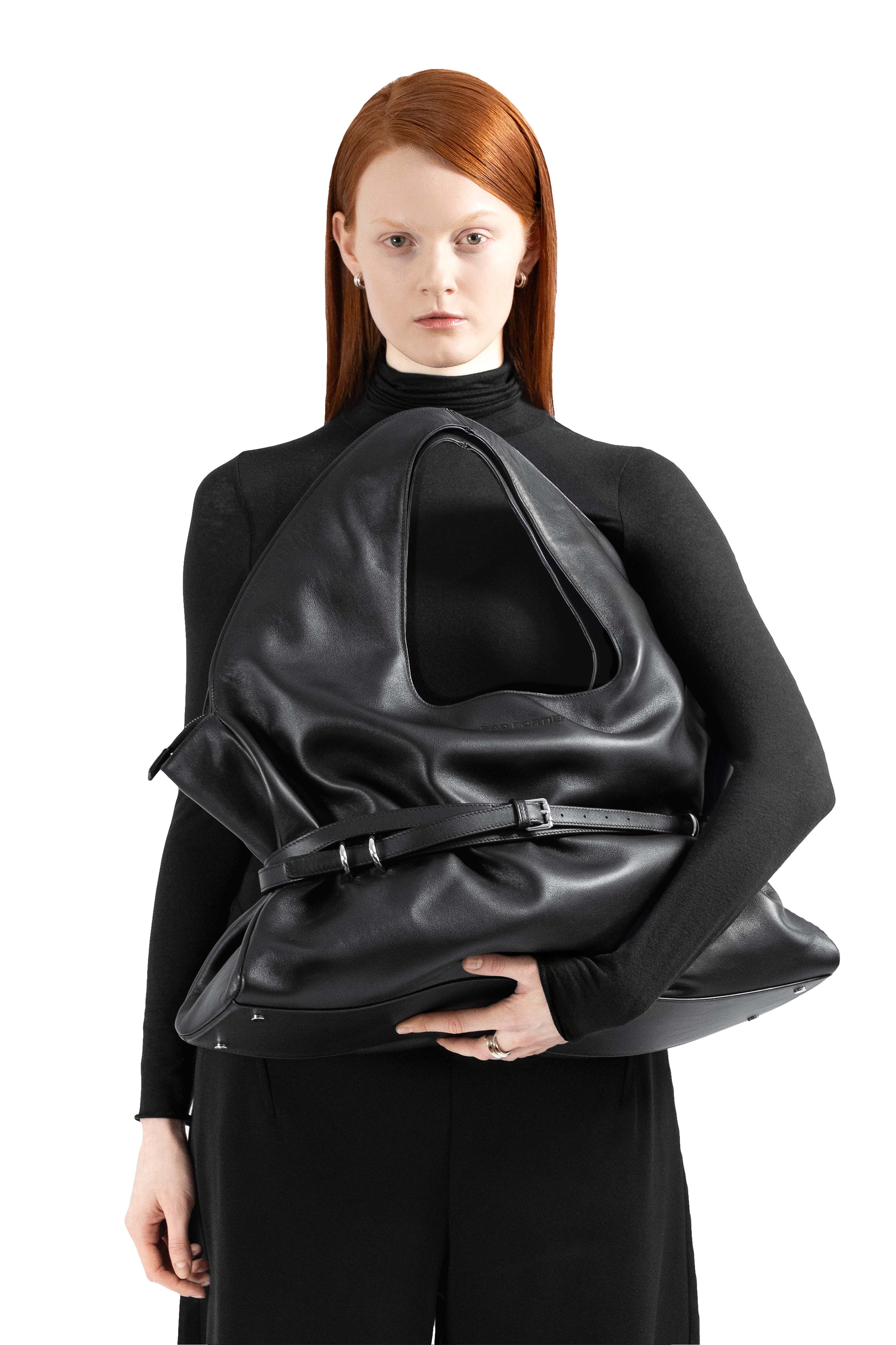"STUNT" Belted Bag XXL aus Leder in Schwarz