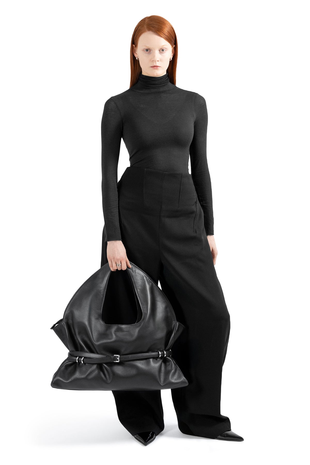 "STUNT" Belted Bag XXL aus Leder in Schwarz