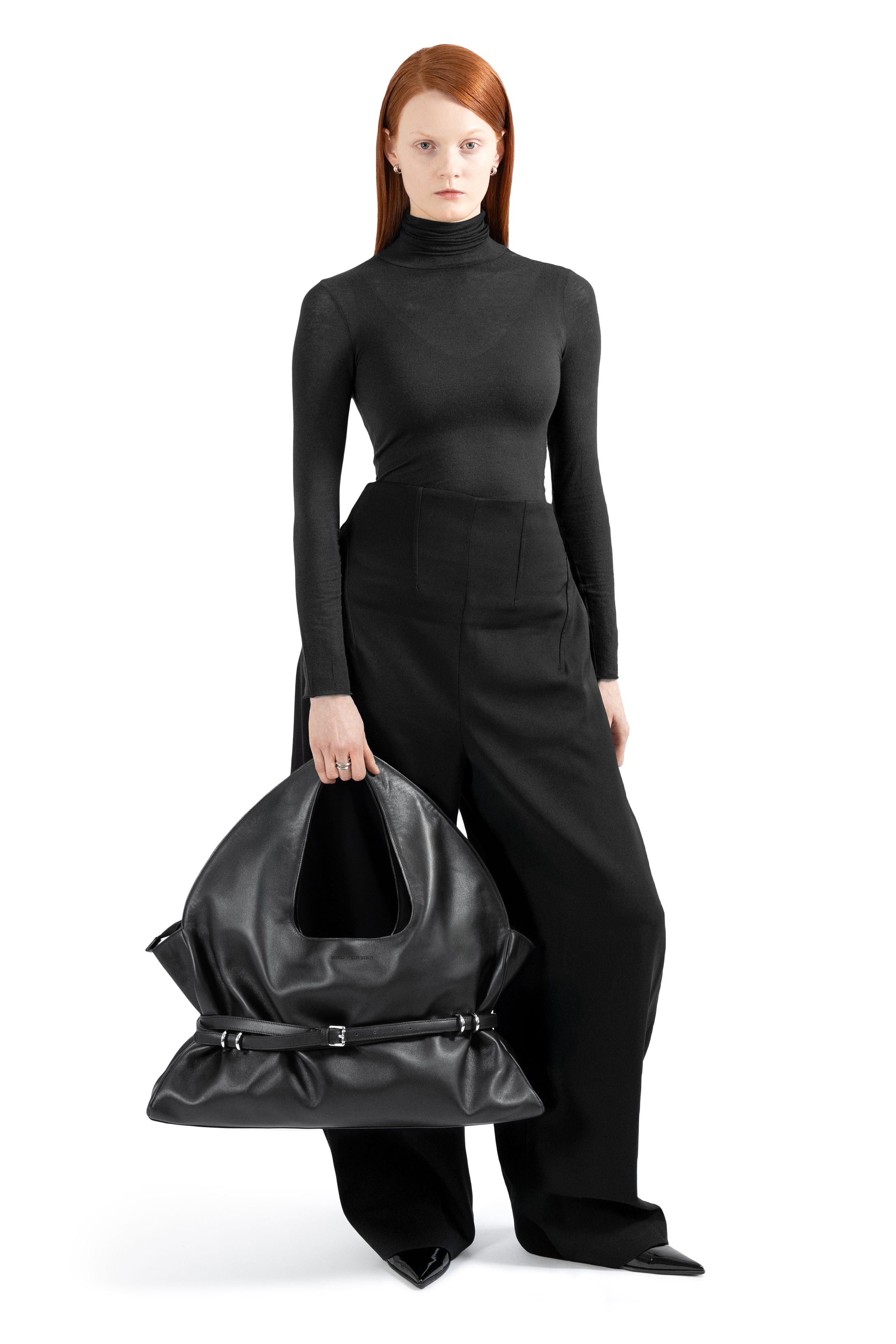 "STUNT" Belted Bag XXL aus Leder in Schwarz