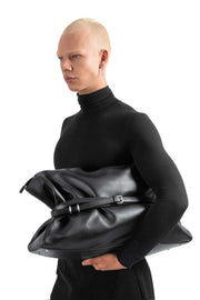 "STUNT" Belted Bag XXL aus Leder in Schwarz