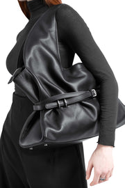 "STUNT" Belted Bag XXL aus Leder in Schwarz