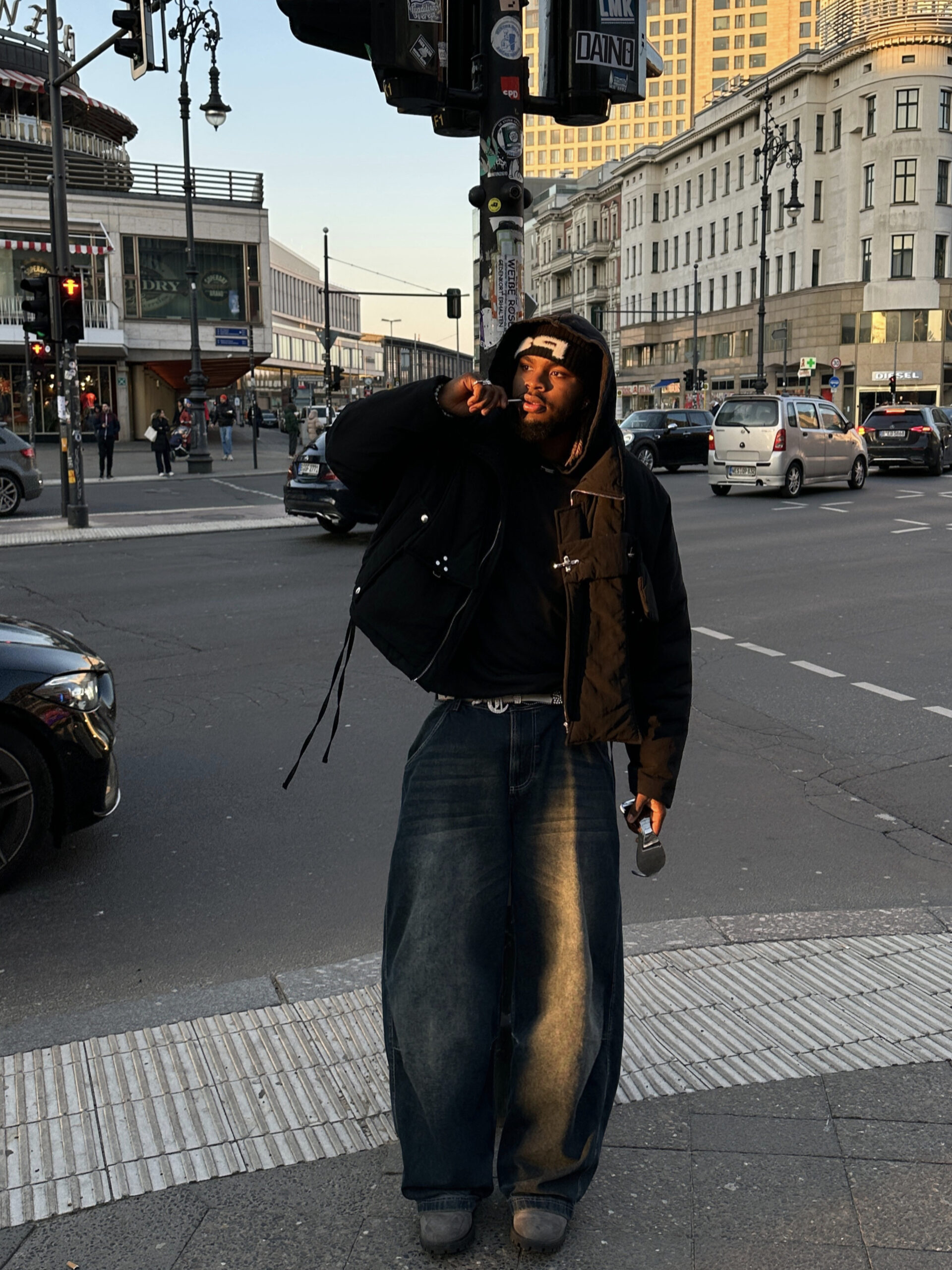 Copy of Copy of andycolly_scott_Bad_Portier_Accessories_Hoodies_FROZEN_BEANIE_BLACK_BLACK_ON_BLACK_ACID_HOODIE_élémentaire_Streetwear_Collection_2024_7