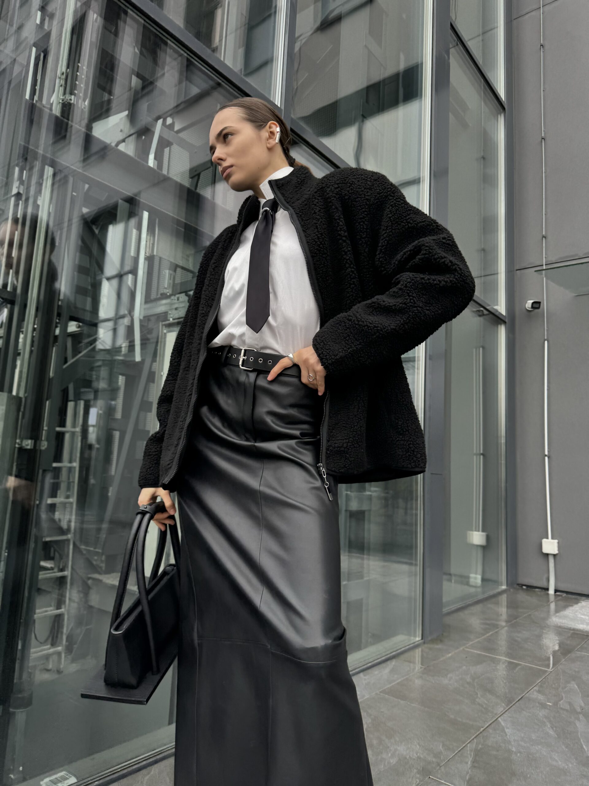 alina.poloneyeva_Bad_Portier_Jacket_ÉLÉMENTAIRE_TWILL_BRUSHED_OVERSHIRT_BLACK_élémentaire_Streetwear_Collection_2024_23