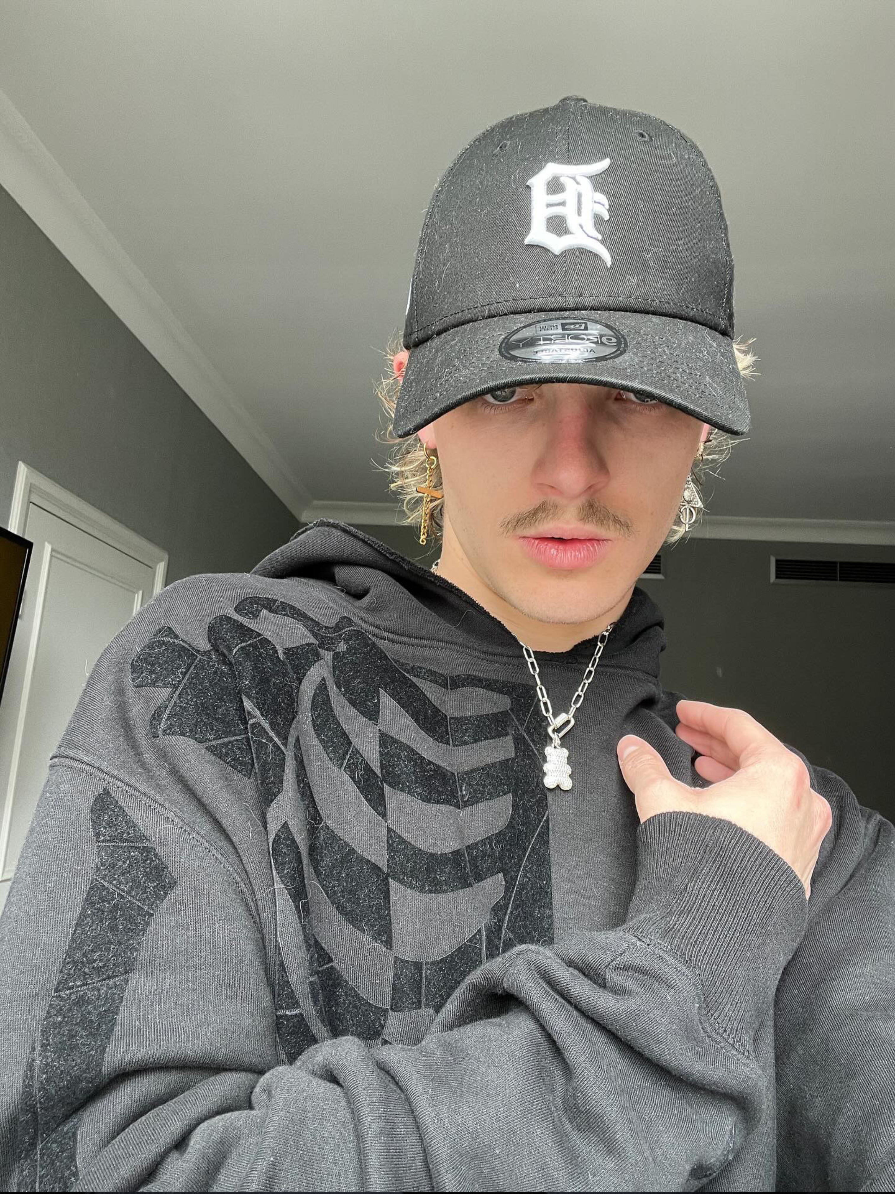 clemdetrem_Bad_Portier_Hoodies_ÉLÉMENTAIRE_SKELETON_HOODIE_BLACK_élémentaire_Streetwear_Collection_2024_10