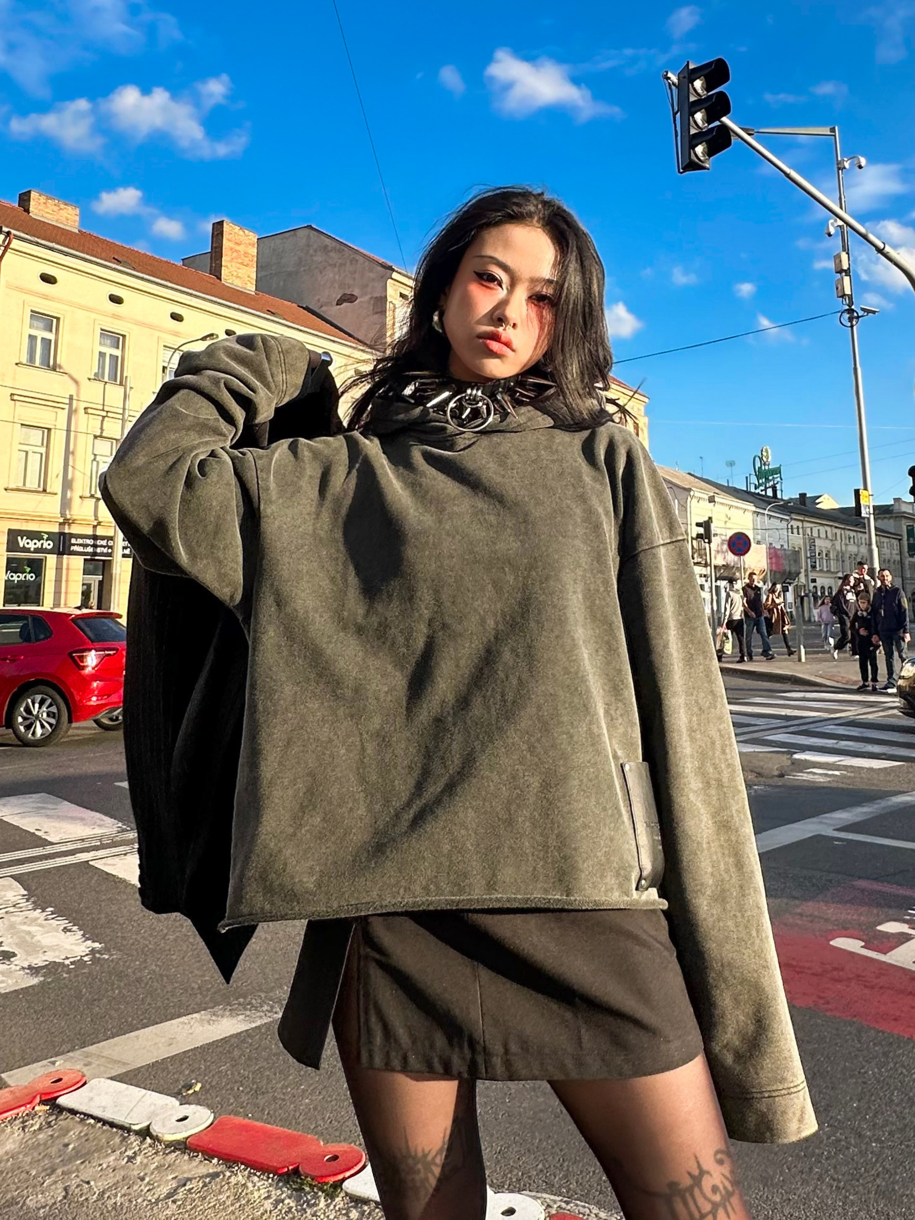 Copy of chippsy_Bad_Portier_Hoodies_CROPPED_ACID_HOODIE_élémentaire_Streetwear_Collection_2024_Foto4