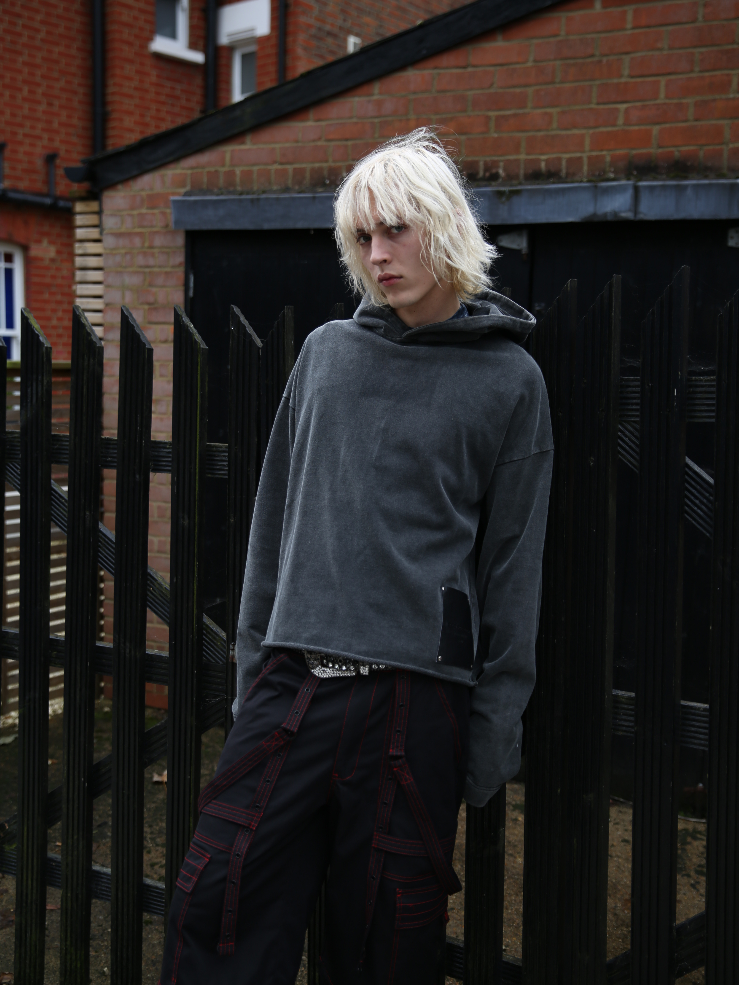 Copy of dylan_moffett_Bad_Portier_Hoodies_CROPPED_ACID_HOODIE_élémentaire_Streetwear_Collection_2024_Foto3