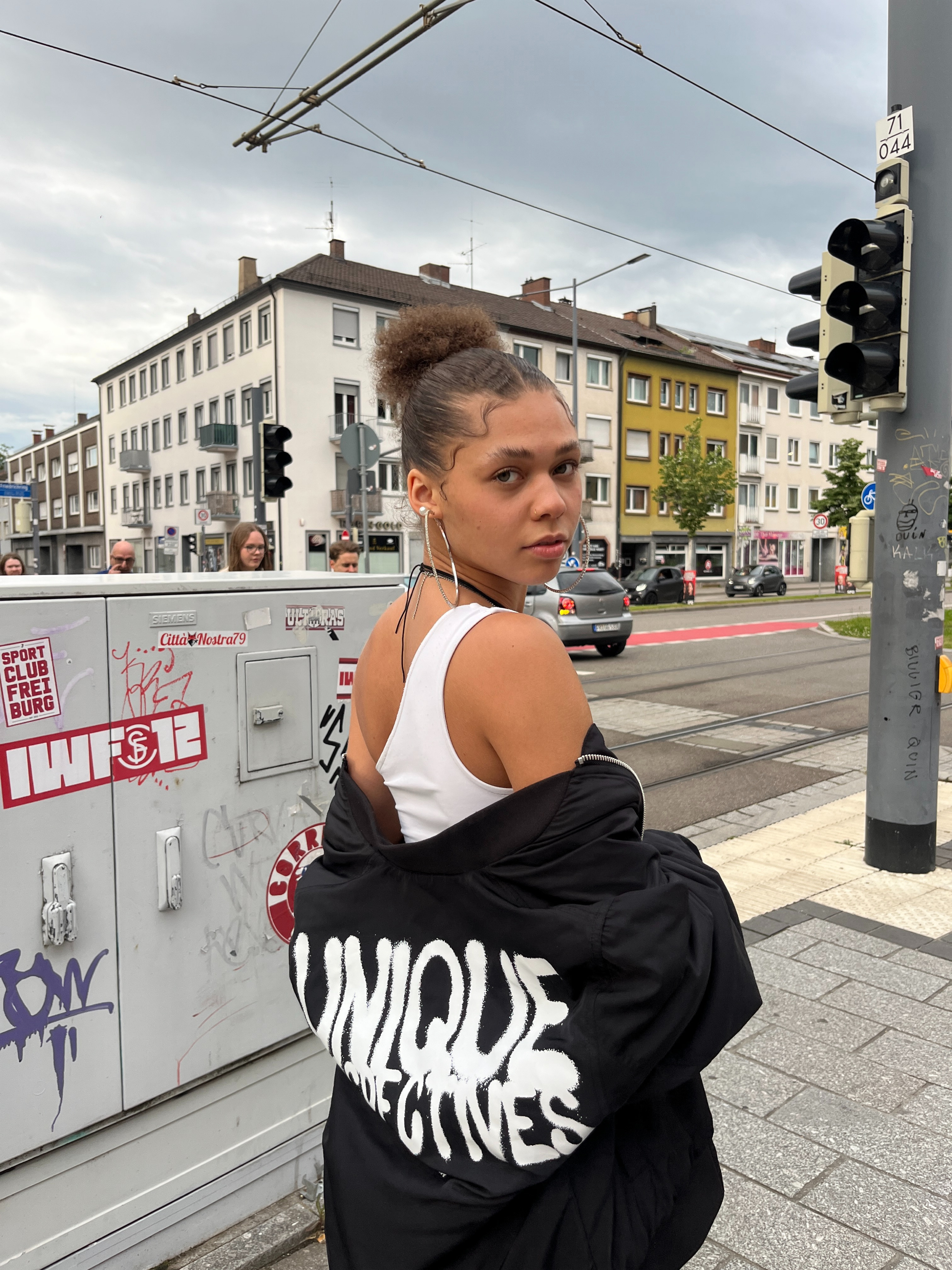 bbyyblizz_Bad_Portier_Jacket_UNIQUE_PERSPECTIVES_VEGAN_BOMBER_BLACK_élémentaire_Streetwear_Collection_2024_10