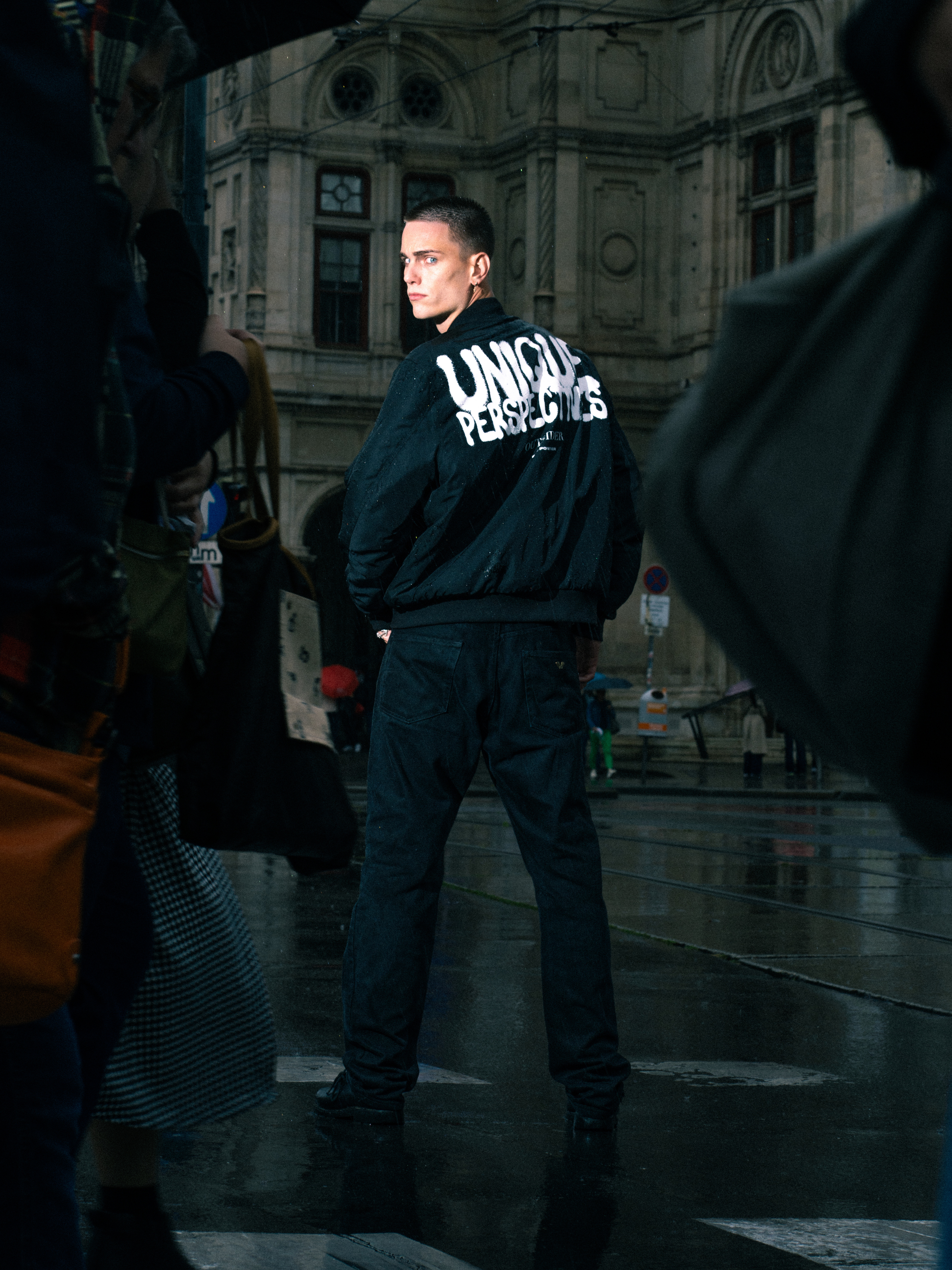 leohimmelbauer_Bad_Portier_Jacket_UNIQUE_PERSPECTIVES_VEGAN_BOMBER_BLACK_élémentaire_Streetwear_Collection_2024_10