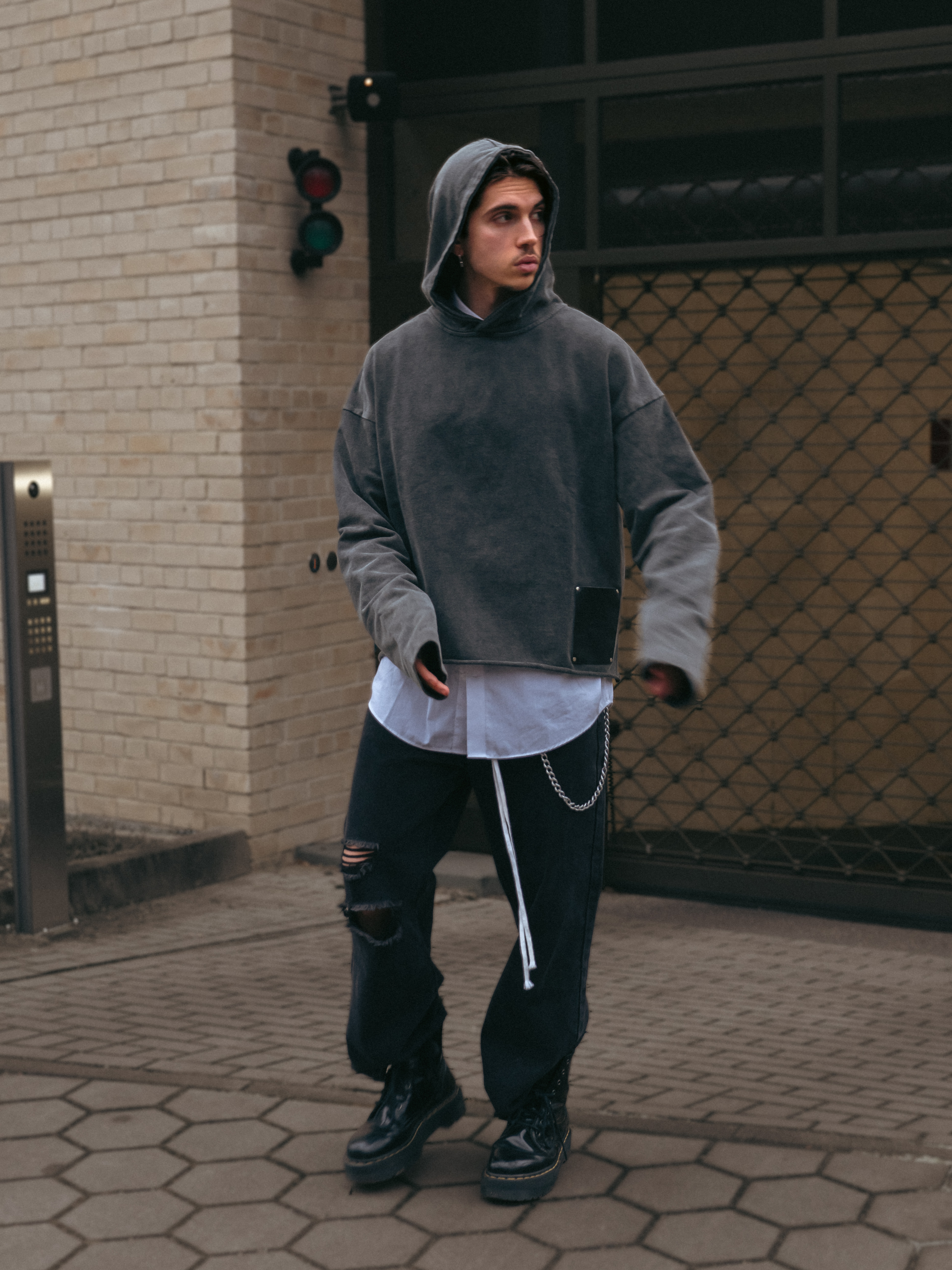 raffaele_li_Bad_Portier_Hoodies_CROPPED_ACID_HOODIE_élémentaire_Streetwear_Collection_2024_Foto10