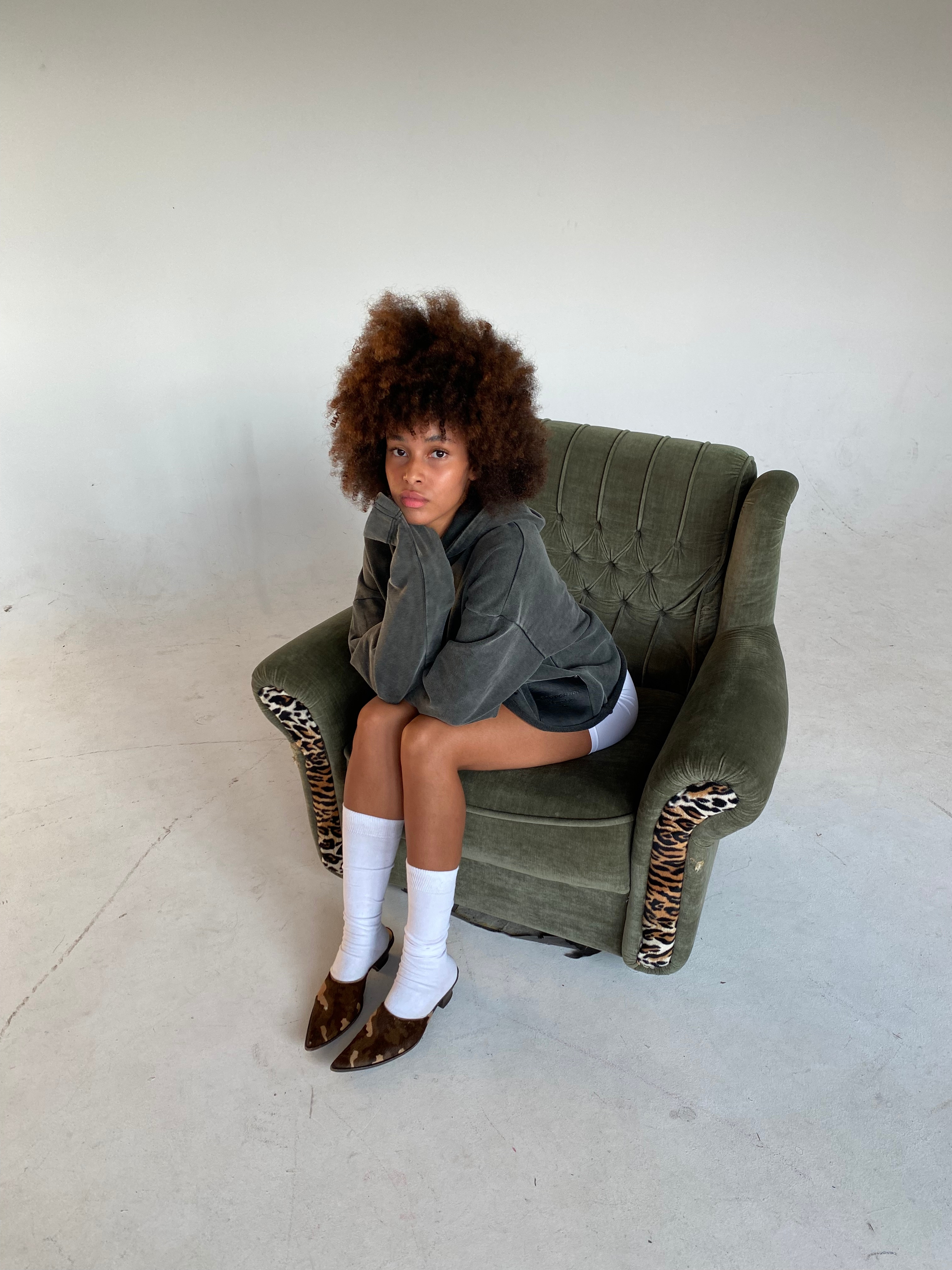 vanessamichelline_Bad_Portier_Hoodies_IMPERFECTION_HOODIE_élémentaire_Streetwear_Collection_2024_3