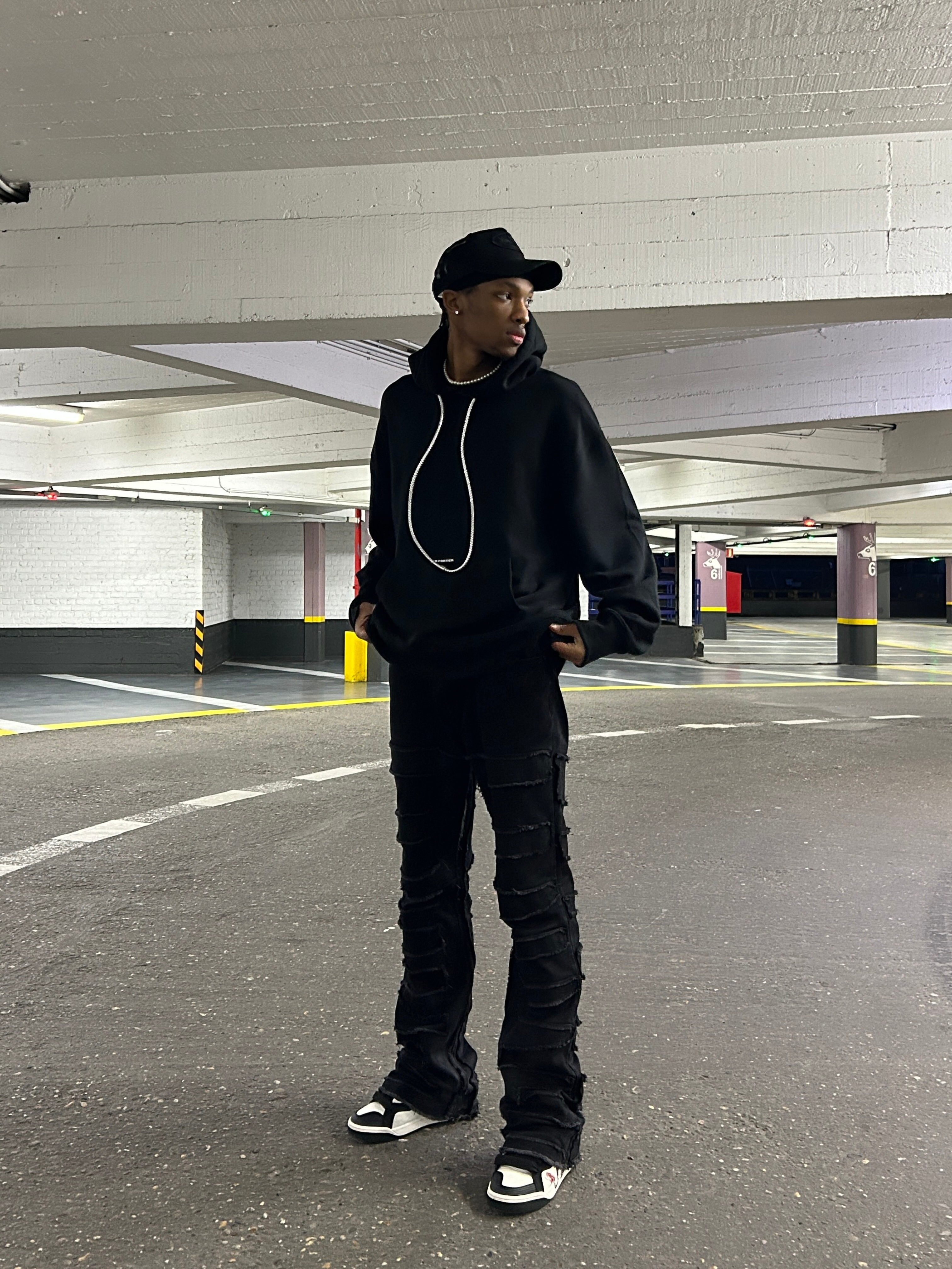 watchdaniko_Bad_Portier_Hoodies_ÉLÉMENTAIRE_CROSS_HOODIE_BLACK_élémentaire_Streetwear_Collection_2024_3