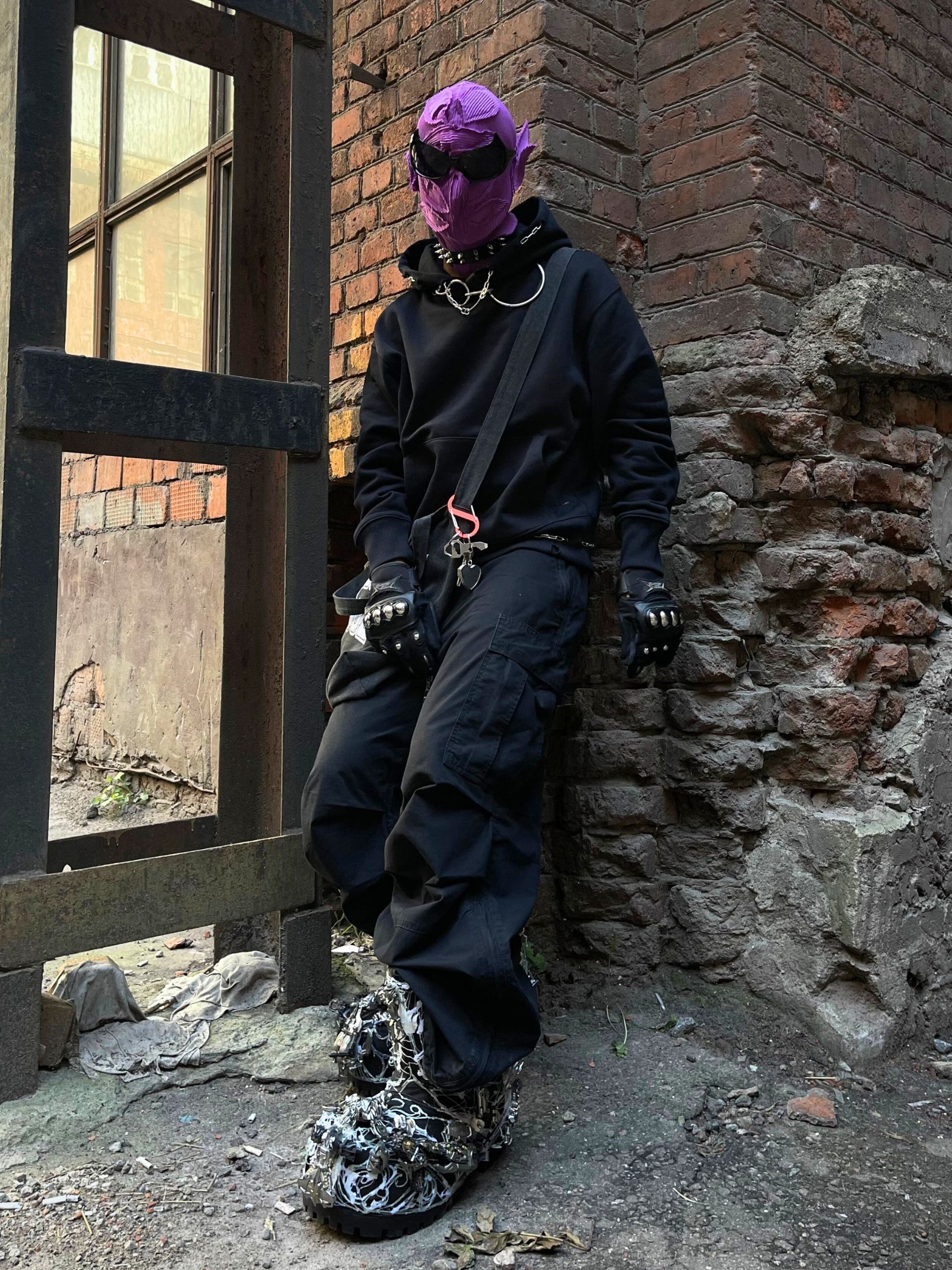 C’est La Fxxking Vie Chain Out Hoodie – Raw Brick Styling