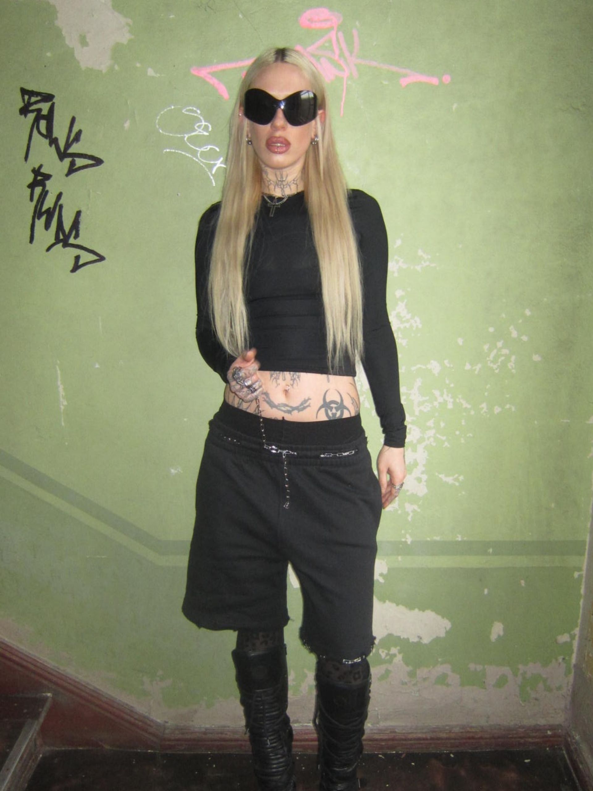 C’est La Fxxking Vie Distressed Shorts – Chain Detail